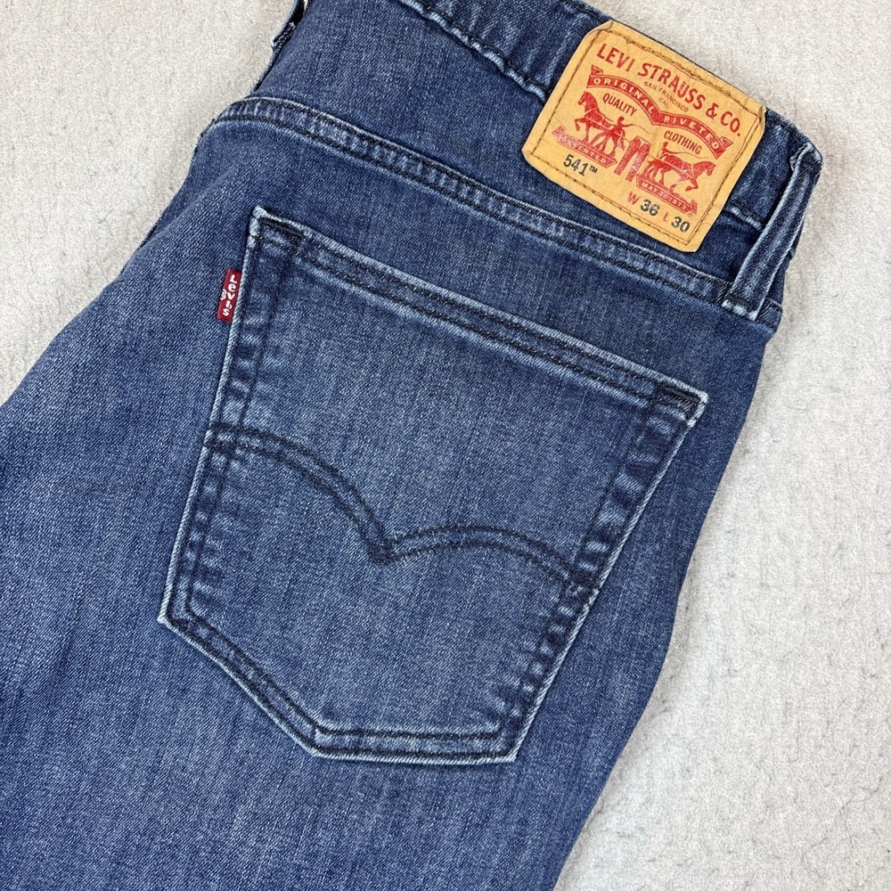 Levis 541 Jeans Mens 36x30 Blue Athletic Fit Stretch Denim Tapered Leg Zip Fly